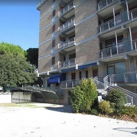Flat With Large Terrace To Enjoy The Sun 公寓 *
