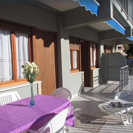 Flat With Large Terrace To Enjoy The Sun 公寓 *
