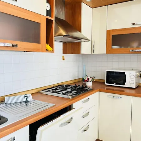 Flat With Large Balcony In Lejlighed